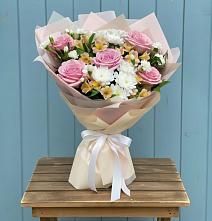 Букет цветов из:  Гвоздики, Орхидеи и Розы в Виноградово