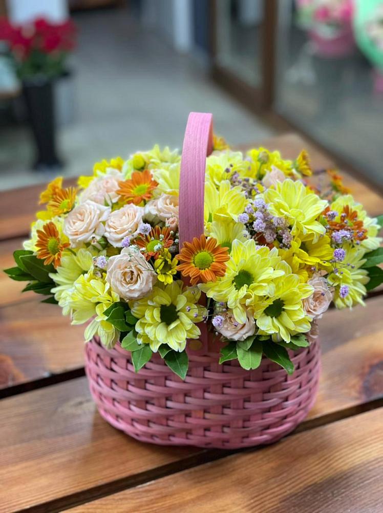 Цветочная композиция из Хризантемы и Розы в корзине в Виноградово