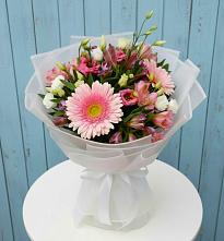 Букет цветов из:  Герберы, Альстромерии и Лизиантусы #REPLACE_PRED# Виноградово