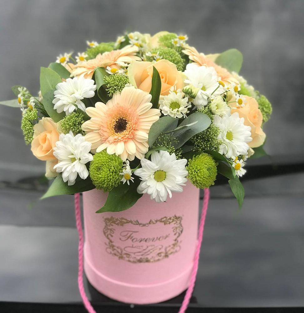 Цветочная композиция из Розы, Герберы и Хризантемы в шляпной коробке в Виноградово